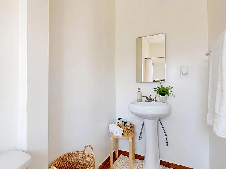 Heliotrope Drive Apartments — Photo 11
