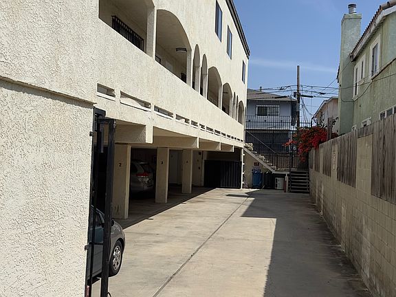 2nd image of 11708 Menlo Ave APT 3