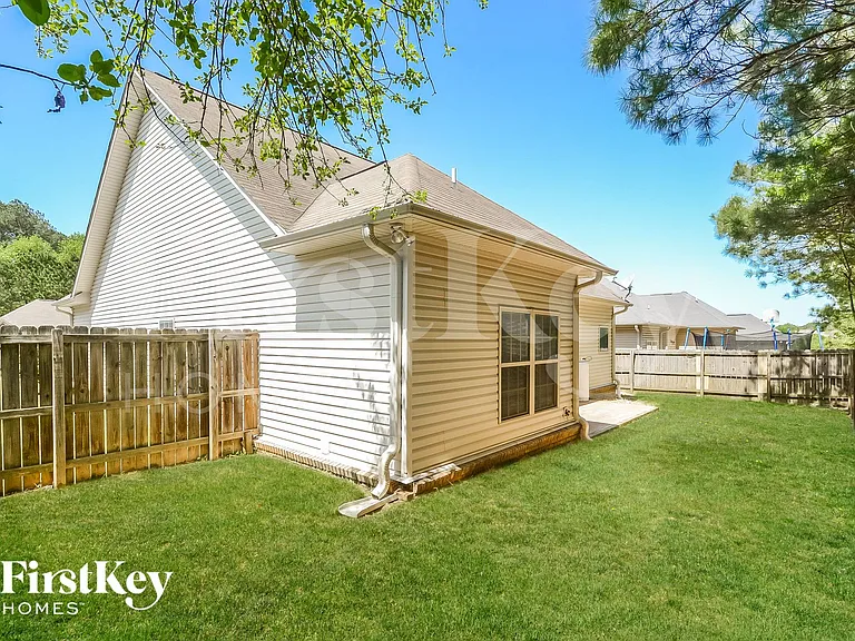 4345 Canterbury St — Photo 15