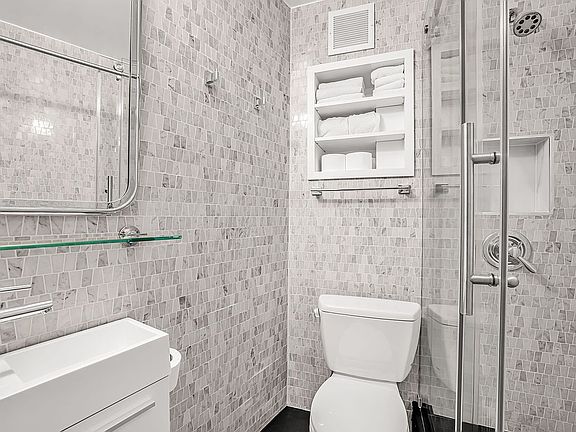 5th image of 330 E 38th St APT 47B