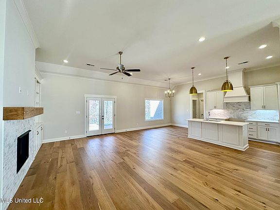 3rd image of 6599 Grand Oak Ln