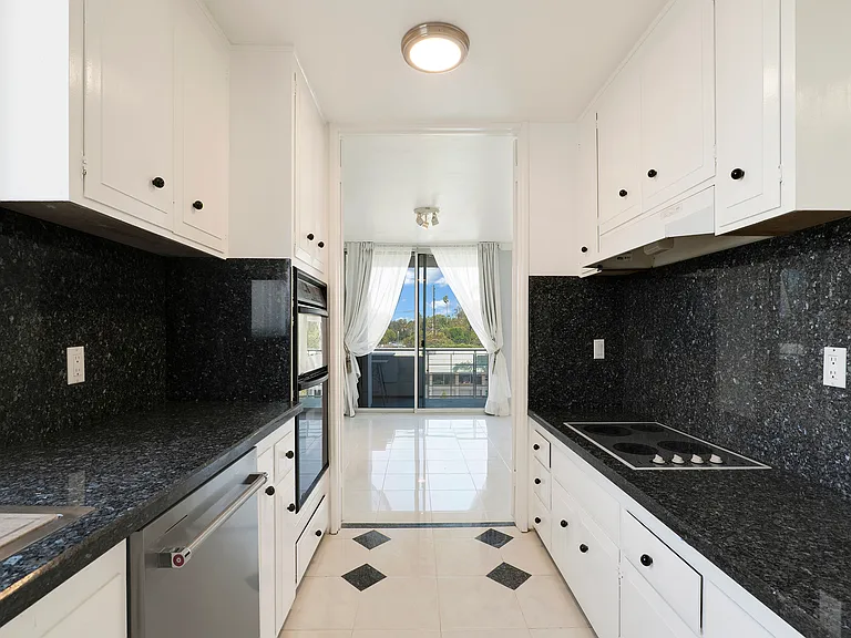 5301 Balboa Blvd #Q302 — Photo 16