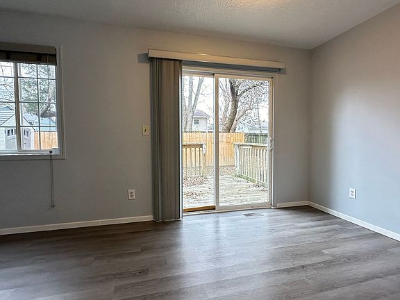 5th image of 501-503 S Village Ct #6813B3871