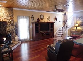 Fabulous LR, stair to MBR