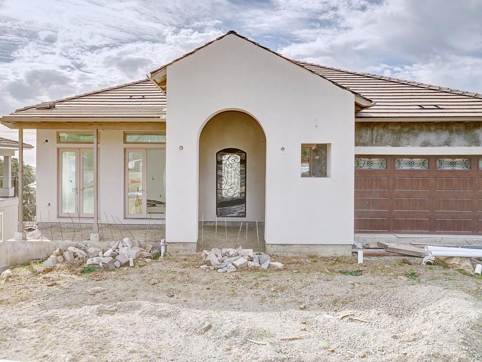 1st image of 2567 Hillcrest Ave