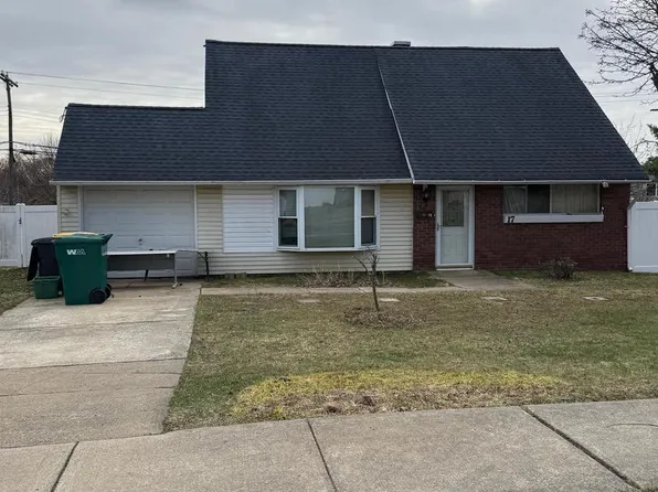 17 Tulip Tree Rd, Levittown, PA 19056