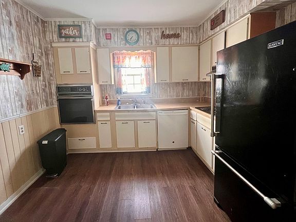 5th image of 105 E Pollock St