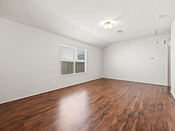 4th image of 2746 Grahamwood Ln