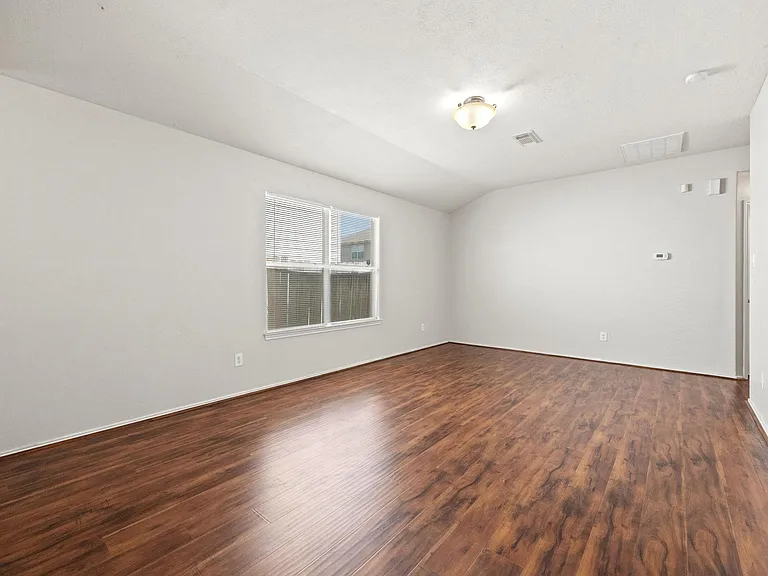 2746 Grahamwood Ln — Photo 4