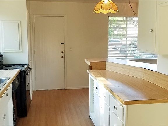 4th image of 20228 Clark St