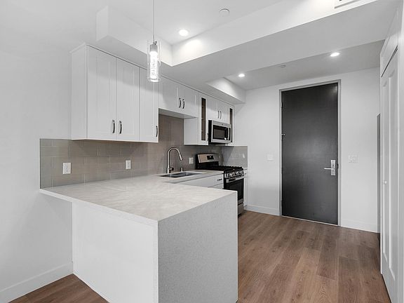 3rd image of 2336 Westwood Blvd #212