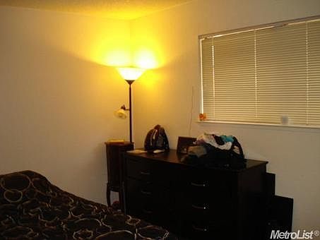 5th image of 606 Thomas St