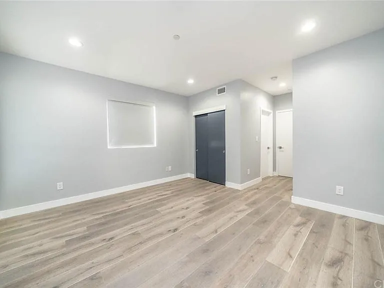 4820 Saint Charles Pl — Photo 15