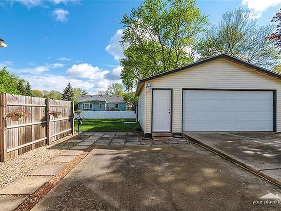 4th image of 94 Circle Dr W