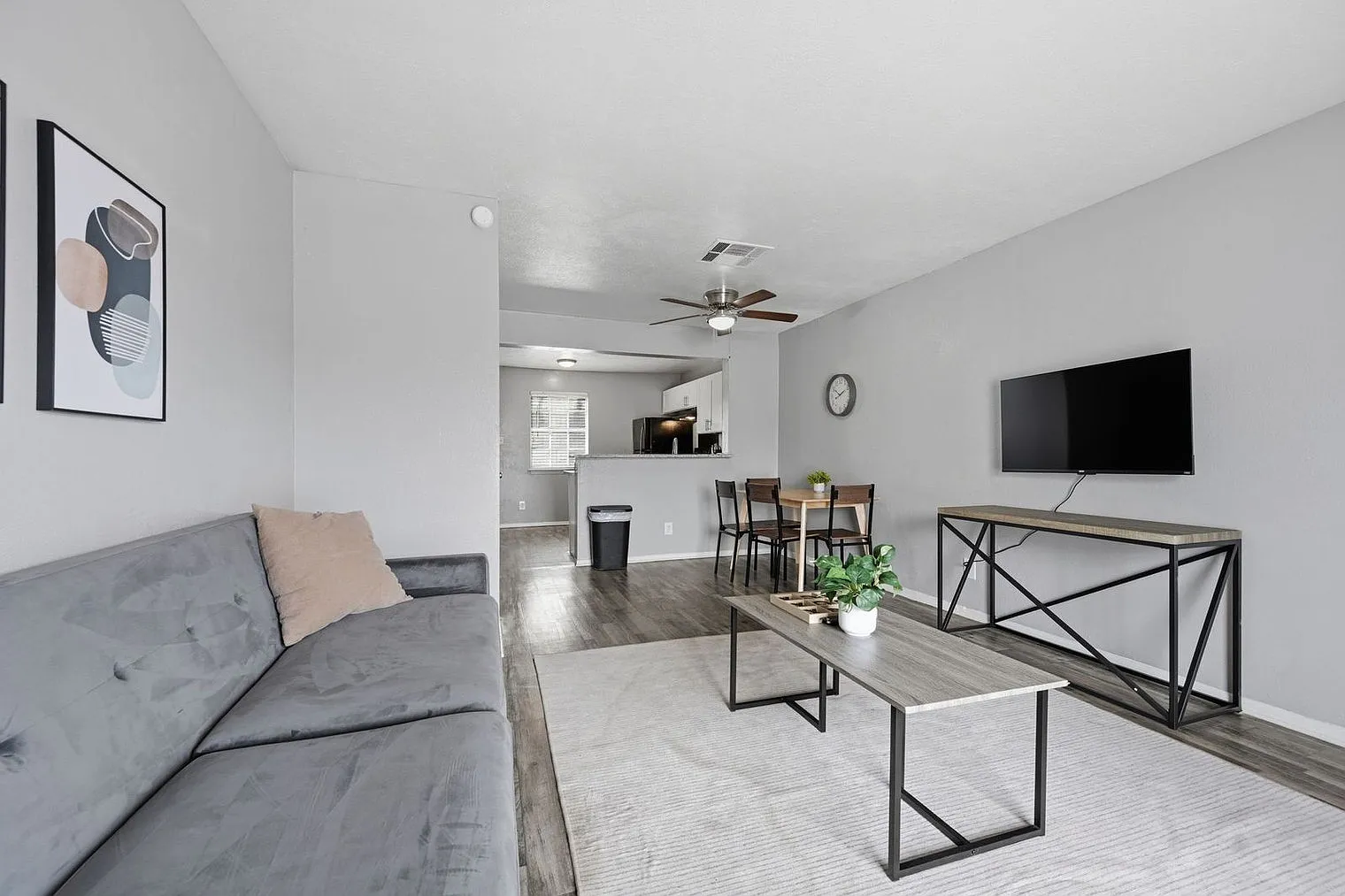 2 bed, 1.5 bath, 9687 sqft, $2,073 — Photo 1