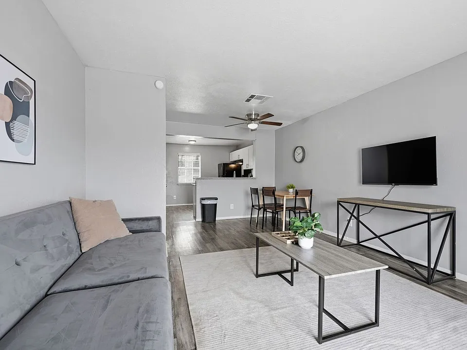 412 W Pioneer Pkwy #2-ID1613018P