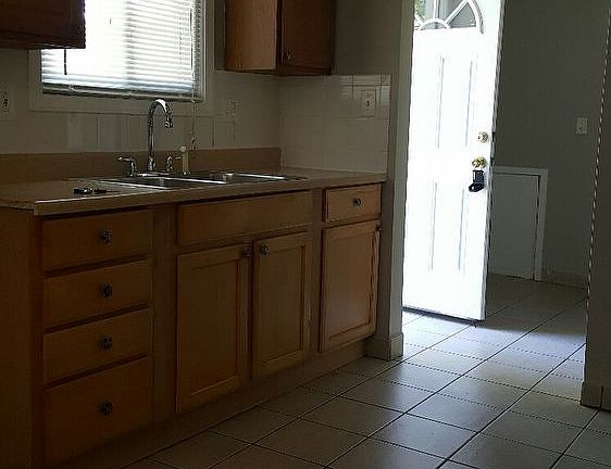 3rd image of 740 Kenilworth Ave