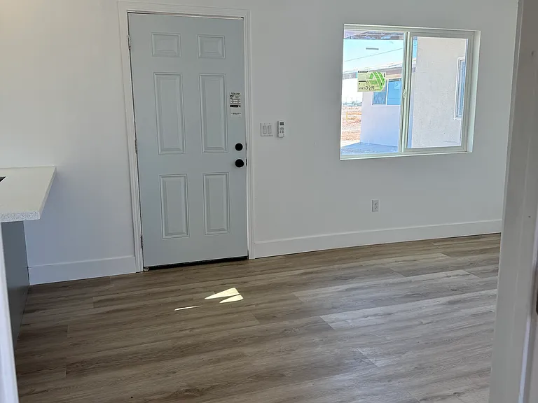 2154 S Marina Dr #5 — Photo 3