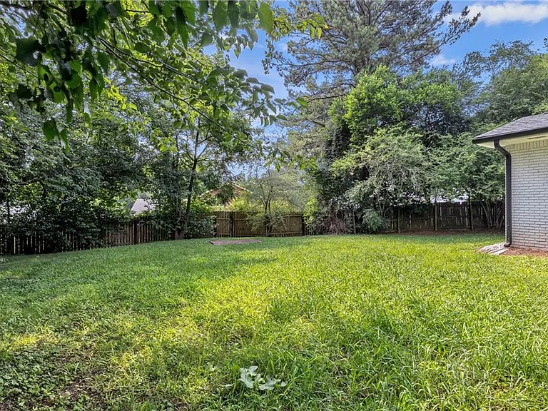 5772 Lilburn Stone Mountain Rd — Photo 40