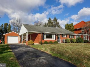 324 S 9th St, Akron, PA 17501