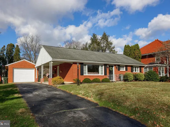 324 S 9th St, Akron, PA 17501