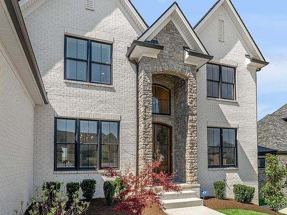 5th image of 2429 Lorenzo Way