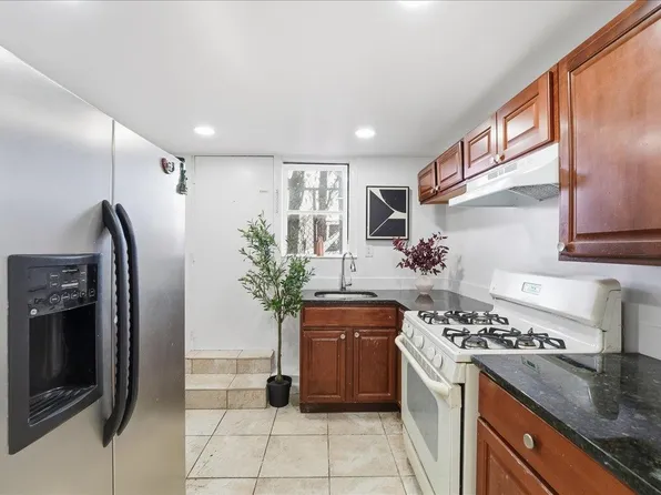 168 Carlton Avenue image 15 of 25