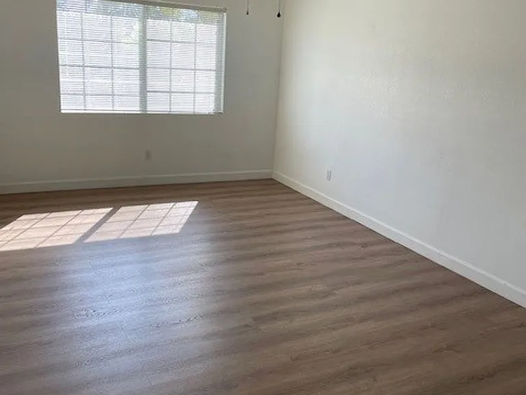 8401 Sewards Bluff Ave — Photo 22