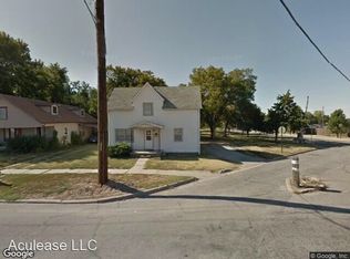 323 W 1st St, Newton, KS 67114