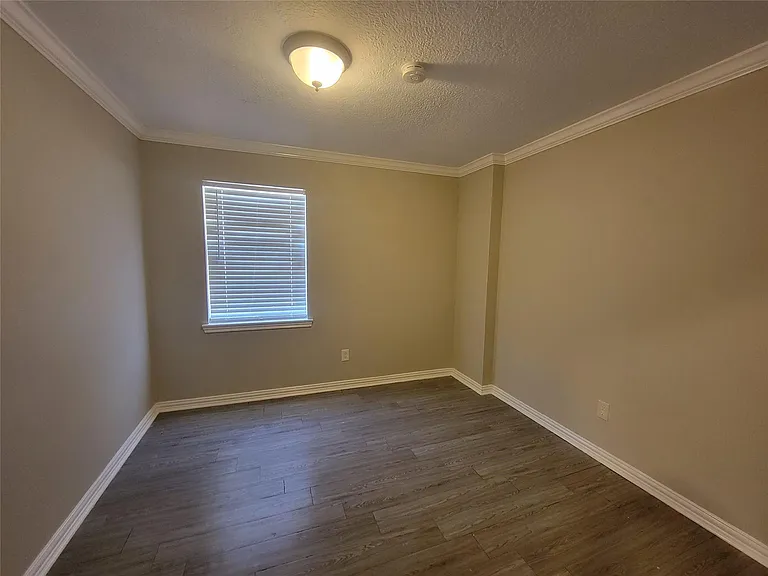 4015 Chapel Square Dr — Photo 25