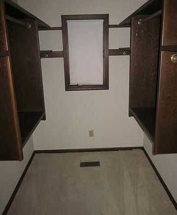 4th image of 328 Oakwood Ct