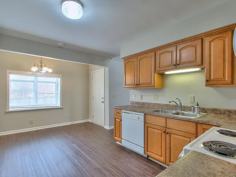 4925 Kilimanjaro Dr — Photo 12