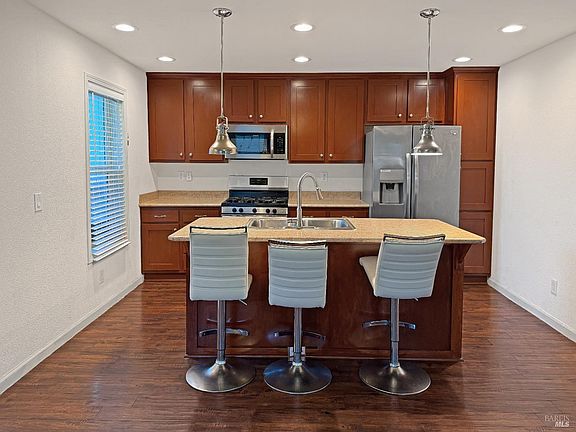 5th image of 77 Romani Court