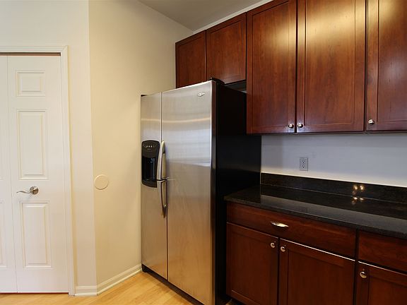 5th image of 826 W Summerfield Glen Cir