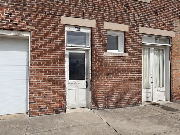 2nd image of 206 4th St Unit 2