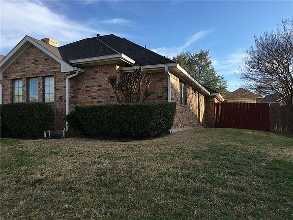3rd image of 724 Robin Meadow Dr