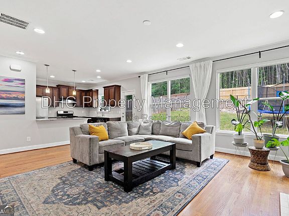 5th image of 1765 Stoney Creek Dr SE