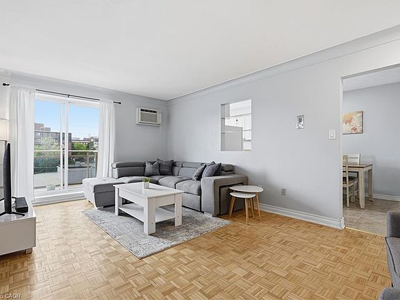 4th image of 87 Saint George St #403