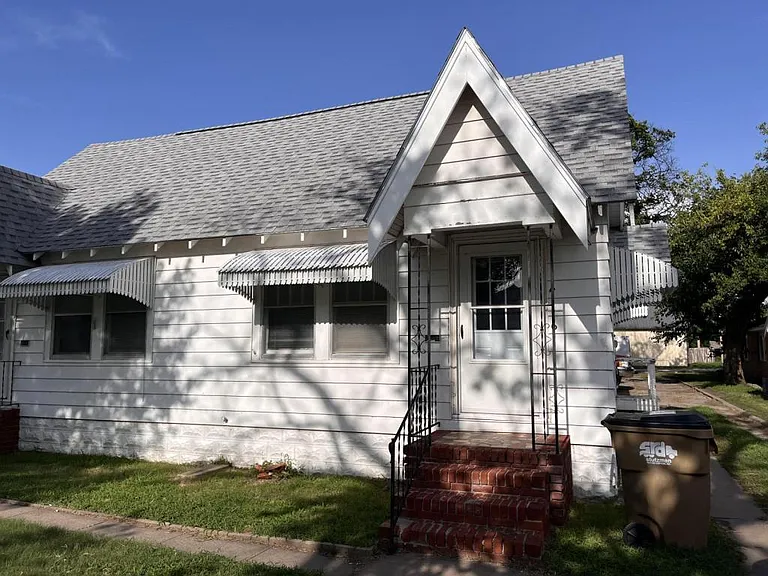 1416 N Main St — Photo 1