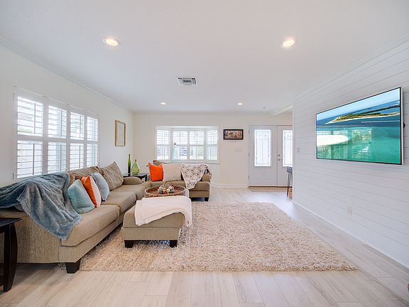 4th image of 4659 Bay Crest Dr