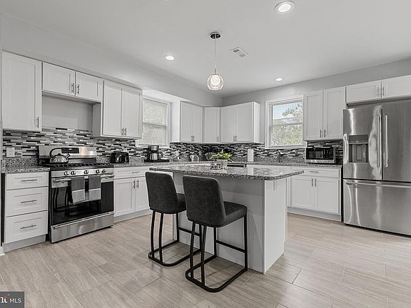 2nd image of 711 Woodbourne Ave