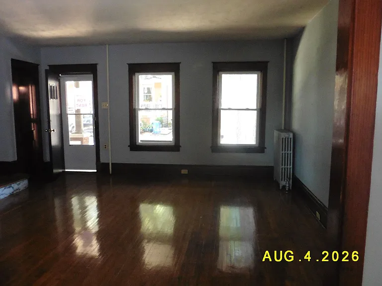 1527 Catherine St — Photo 3