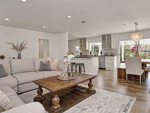 4th image of 2835 Portola Dr