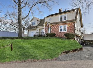 10 Pickering Ave, Bellingham, MA 02019