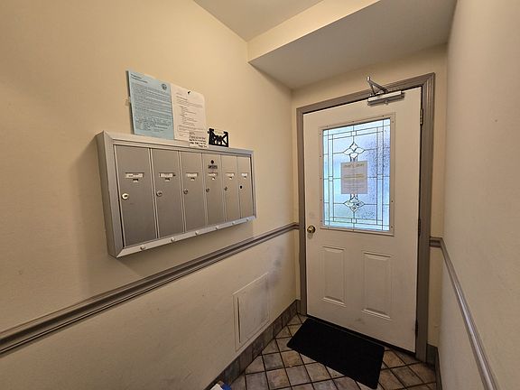 5th image of 1819 W Touhy Ave APT 4