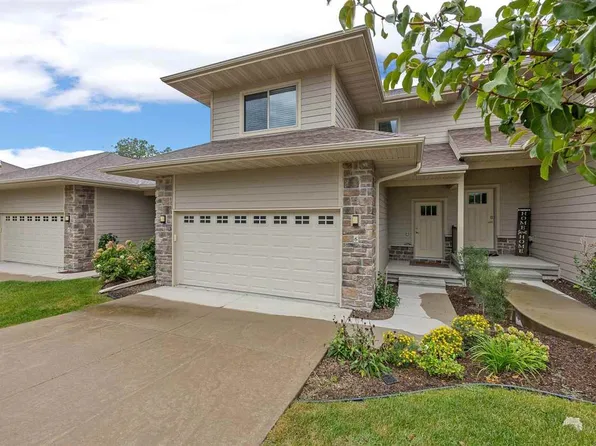 6 Holiday Ridge Ln, Coralville, IA 52241