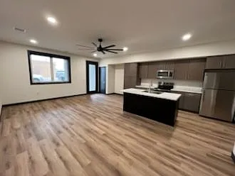 285 W 5th St — Photo 3