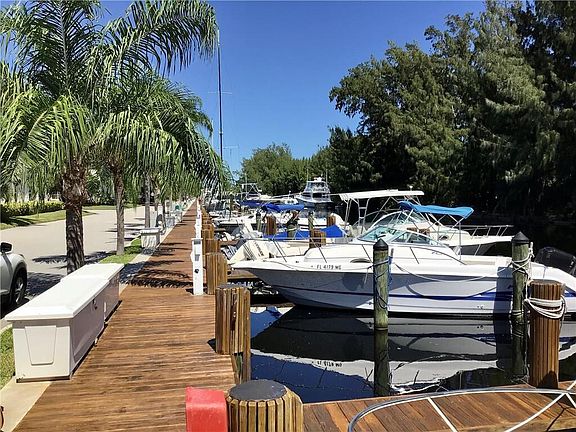 4th image of 6345 Bay Club Drive #4