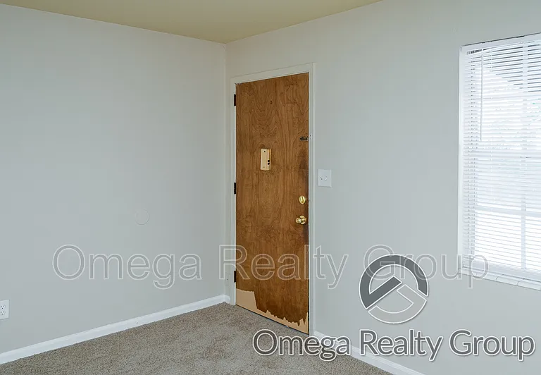 2020 High School Rd #C — Photo 4