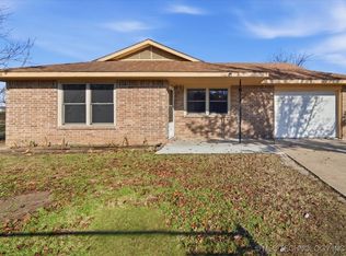 527 Chief Stan Waite Ln, Catoosa, OK 74015